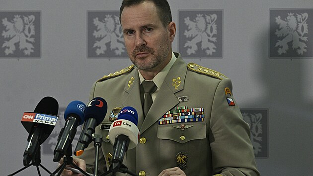 N��eln�k gener�ln�ho �t�bu Karel �ehka hovo�� na briefingu po n�vratu ze summitu EU. (23. ledna 2026)