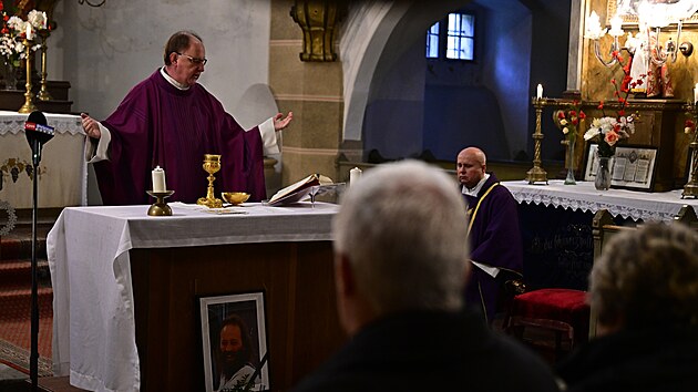 Lid� v Ch�ibsk� na D���nsku se rozlou�ili s ob�t� st�elby na m�stsk�m ��adu. Z�du�n� m�e se uskute�nila v sobotu 24. ledna dopoledne v kostele sv. Ji��.