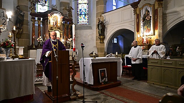 Lid� v Ch�ibsk� na D���nsku se rozlou�ili s ob�t� st�elby na m�stsk�m ��adu. Z�du�n� m�e se uskute�nila v sobotu 24. ledna dopoledne v kostele sv. Ji��.