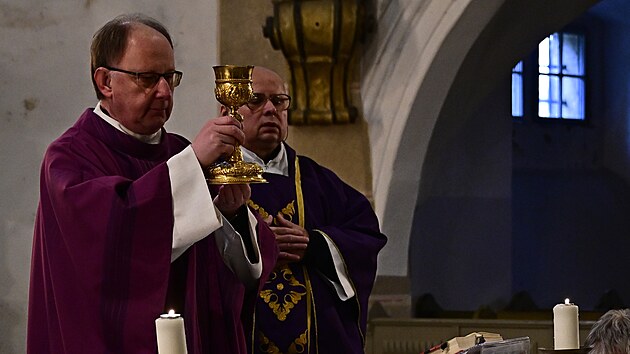 Lid� v Ch�ibsk� na D���nsku se rozlou�ili s ob�t� st�elby na m�stsk�m ��adu. Z�du�n� m�e se uskute�nila v sobotu 24. ledna dopoledne v kostele sv. Ji��.