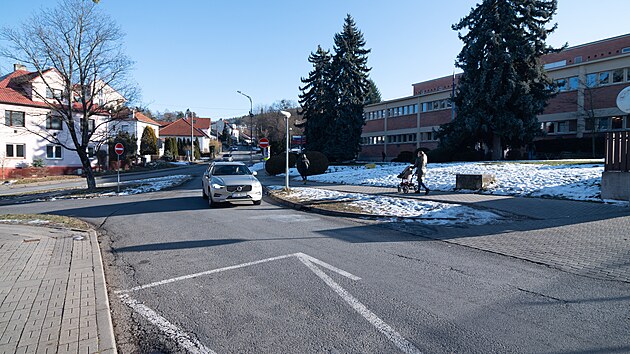 Pod m�stsk�mi l�zn�mi ve Zl�n� vznikne nov� p�echod pro chodce. Radnice chyst� i dal�� �pravy nep�ehledn� k�i�ovatky na ulici Hradsk�. (leden 2026)