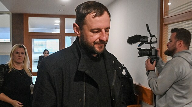 ��st ob�alovan�ch v kauze machinac� s hav��ovsk�mi m�stsk�mi byty na Okresn�m soudu v Hav��ov�. Padly podm�nky a pen�it� tresty. (19. ledna 2026)