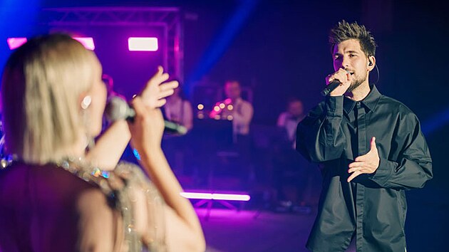 The Grand Stars Orchestra uv�d� velkolep� p�edstaven� Hollywood Music Experience, ve kter�m o��v� hudba z nejzn�m�j��ch a nejobl�ben�j��ch hollywoodsk�ch film�.