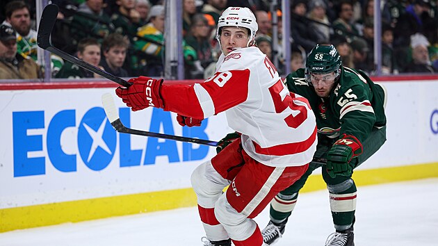 David Ji���ek nah�n� Emmitta Finnieho.