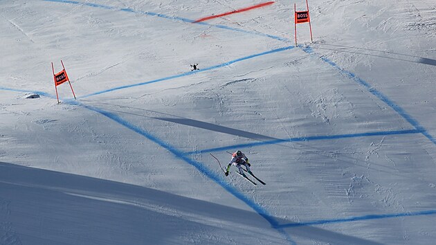 Jan Zabyst�an, sledovan� dronem, b�hem super-G v Kitzb�helu.