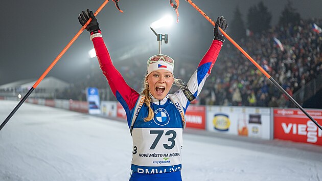 Ilona Plech��ov� slav� v c�li vytrvalostn�ho z�vodu ve Vyso�ina Aren�.