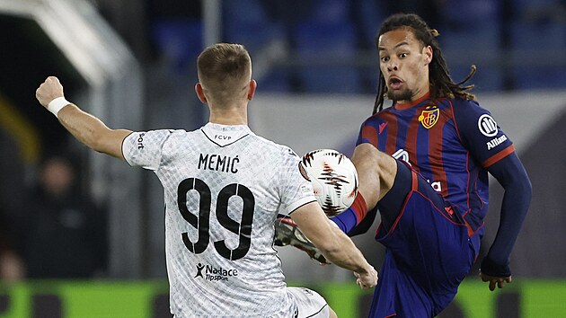 Koba Koindredi a Amar Memi� se natahuj� po m��i.