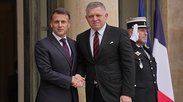 Francouzsk� prezident Emmanuel Macron se v Pa��i se�el se slovensk�m premi�rem Robertem Ficem. (29. ledna 2026)