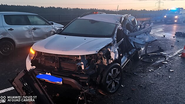 Na d�lnici D3 na T�borsku se srazila dv� osobn� a jedno n�kladn� auto. (26. ledna 2026)