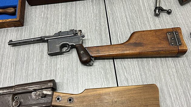 Zbra�ov� amnestie plat� od 1. ledna do konce �ervna. Lid� p�i n� mohou beztrestn� odevzdat �i legalizovat neleg�ln� dr�en� zbran� �i st�elivo.