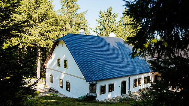 Chalupa byla dlouho neob�van� a d�ky tomu si zachovala v�t�inu p�vodn�ch prvk�.