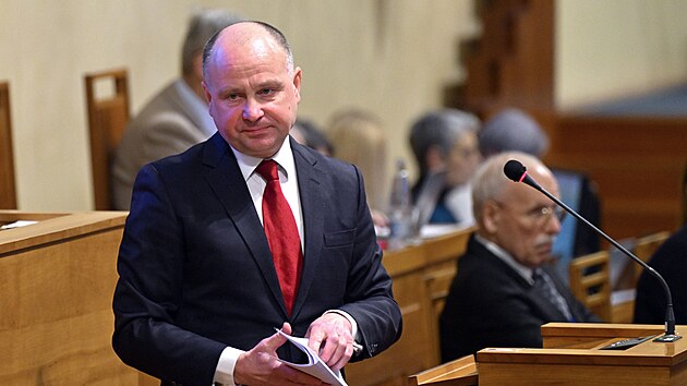 Kandid�t na funkci ve�ejn�ho ochr�nce pr�v Jarom�r Jirsa p�i jedn�n� v Sen�tu (21.ledna 2026) 