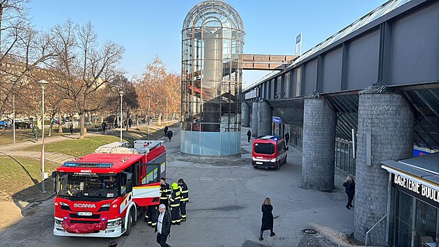 Provoz ��sti linky metra C omezil st�et soupravy s mu�em. (20. ledna 2026)