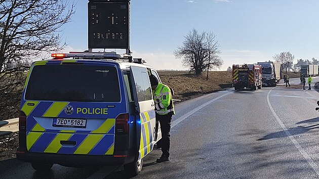 Na silnici I/35 sm�rem na Kocl��ov se �idi� osobn�ho auta �eln� st�etl s kamionem, nehodu nep�e�il. (26. ledna 2026)