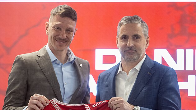 Sportovn� �editel Ji�� B�lek a Daniel Tamchyna (CEO Kaprain Chemicals) na tiskov� konferenci FK Pardubice p�ed zah�jen�m jarn� ��sti sezony. (27. ledna 2026)