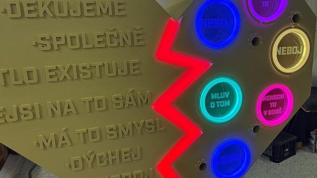 Ob�� 3D socha ve tvaru srdce vznikala ��ste�n� v Pardubic�ch. (26. ledna 2026)