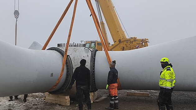 Na Ostr�m Kameni nedaleko Svitav za�ala v�m�na ob��ch list� na dvou v�trn�ch elektr�rn�ch.