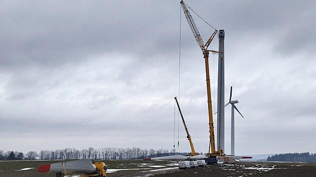 Na Ostr�m Kameni nedaleko Svitav za�ala v�m�na ob��ch list� na dvou v�trn�ch elektr�rn�ch.