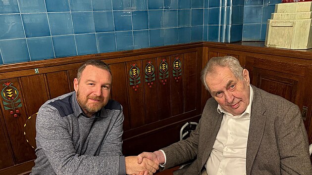 Setk�n� exprezidenta Milo�e Zemana s Markem �m�dem, kter� napsal knihu v�novanou kardin�lu Dominiku Dukovi. (29. ledna 2026)