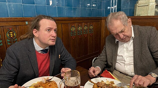 Setk�n� exprezidenta Milo�e Zemana s historikem Michalem Mach��kem, kter� p�ipravuje prezidentovu biografii. (29. ledna 2026)