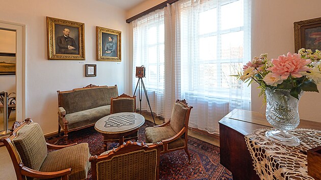 Muzeum J. V. Sl�dka s dobovou expozic� ze �ivota b�sn�ka, kter� byl tak� v�niv�m fotografem.