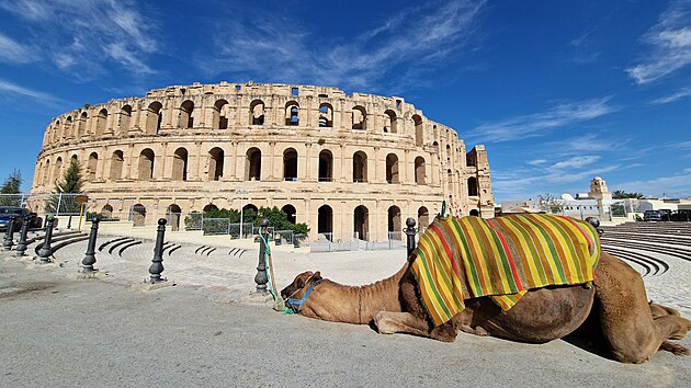 Pokud jste vid�li film Gladi�tor nebo Angelika a sult�n, mo�n� v�s p�ekvap�, �e n�kter� slavn� sc�ny vznikaly pr�v� v Tunisku. Ve m�st� El D�em se toti� nach�z� nejv�t�� ��msk� amfite�tr na africk�m kontinentu.