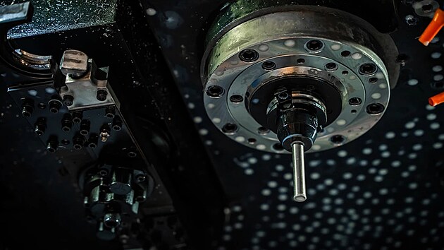 Stroje pr�myslov�ho podniku Klep�� Production.