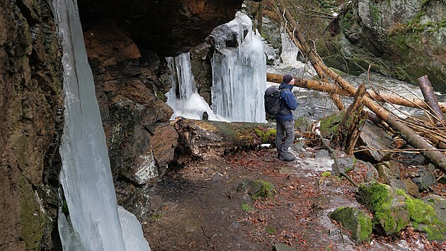 S�zkou na jistotu je v p��pad� p��rodn�ch ledop�d� �dol� �eky Doubravy mezi B�lkem a Horn�m Sokolovcem.