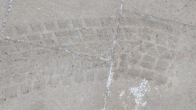 Do Prahy se cht�l mu� vr�tit autem, kter� ukradl v Jihlav�. Policejn� hl�dce na d�lnici ale neujel.