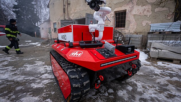 Hasi�i v Poli�ce uk�zali testov�n� hasic�ho robota Hecthor II. (23. ledna 2026)