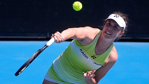 Linda Noskov� pod�v� ve druh�m kole Australian Open.