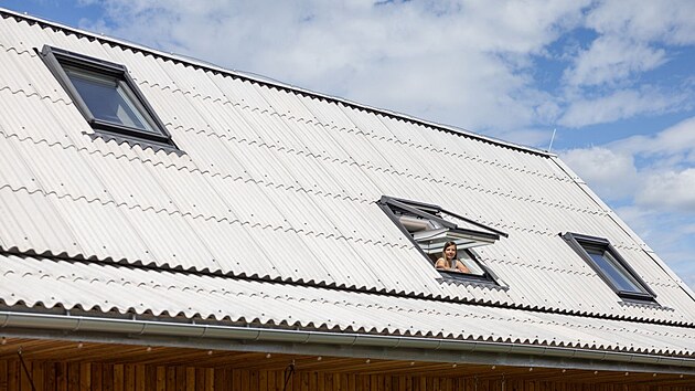 St�echa je z cementot��skov� vlny Cembrit.