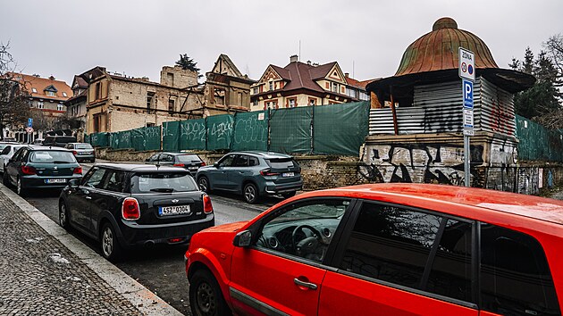 Vila byla v roce 2018 ��ste�n� zdemolov�na. (29. ledna 2026)