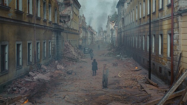 Z filmu Gerta Schnirch