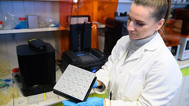 V�voj modelu tenk�ho st�eva na Univerzit� Tom�e Bati ve Zl�n�. Mark�ta Kadle�kov� p�edstavuje metodu 3D tisku. (leden 2026)