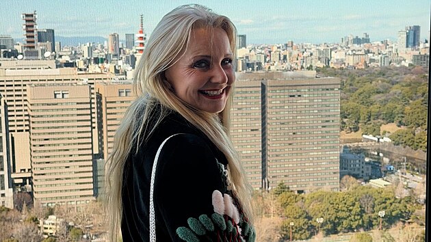 V�ra Kom�rov� p�i�la na leti�ti v Helsink�ch o luxusn� kab�t za t�m�� milion korun. Za nalezen� nab�z� vysokou odm�nu. (23. ledna 2025