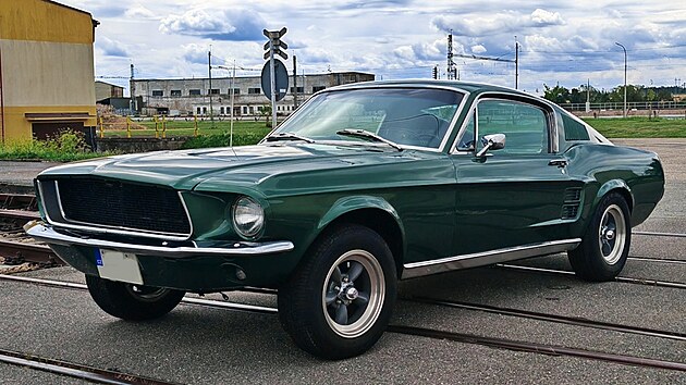 Veterán Ford Mustang Fastback GTA S390 z roku 1967 zabavili policisté, nyní...