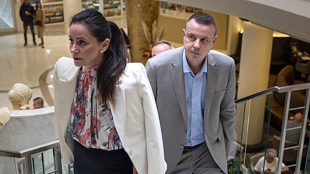 Rajchl vzal manželku za maďarským ministrem, Sněmovna o tom nevěděla