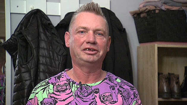 L��a pracuje jako �idi�. Jeho prioritou je rodina: man�elka Veronika a vlastn� i vy�en�n� dcera. Ob�ma d�tem m��� stejn�m metrem.