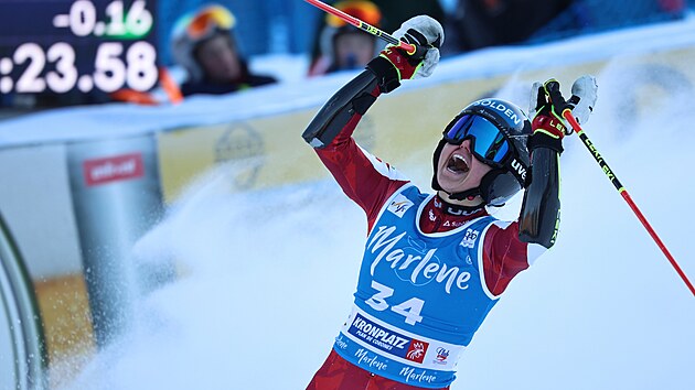 Rakousk� ly�a�ka Franziska Gritschov� v c�li ob��ho slalomu v Kronplatzu