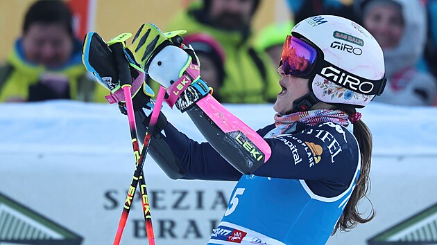 Americk� ly�a�ka Paula Moltzanov� v c�li ob��ho slalomu v Kronplatzu