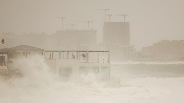 Bou�e Harry siln� zas�hla �zem� Malty. (20. ledna 2026)