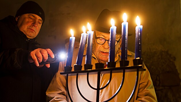 Zemsk� rab�n Karol Sidon se ��astnil pietn�ho shrom�d�n� Sv�tla na kolej�ch k 84. v�ro�� plze�sk�ch transport�. (18. ledna 2026)