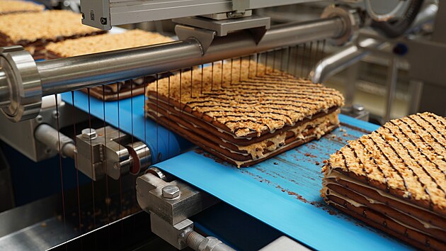 Pr�miov� v�robky Marlenky vznikaj� ru�n�, ostatn� automatizovan�. (22. ledna 2026)