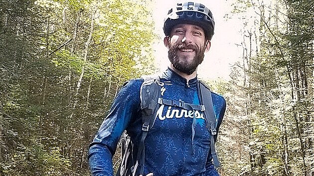 Sedmat�icetilet� Alex Pretti, kter�ho zast�elili feder�ln� agenti v Minneapolisu. (24. ledna 2026)