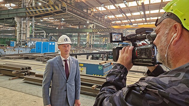 Z nat��en� 155. d�lu magaz�nu POZOR VLAK, DT - v�hybk�rna a stroj�rna