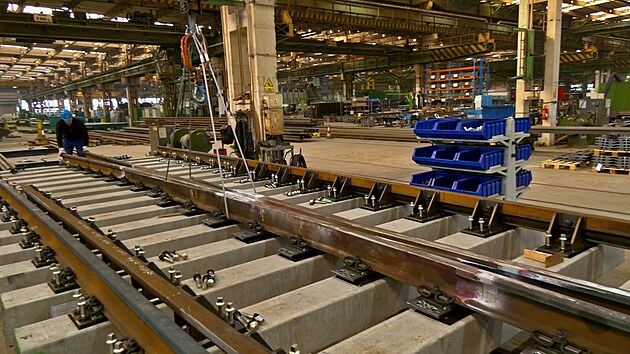 Z nat��en� 155. d�lu magaz�nu POZOR VLAK, DT - v�hybk�rna a stroj�rna