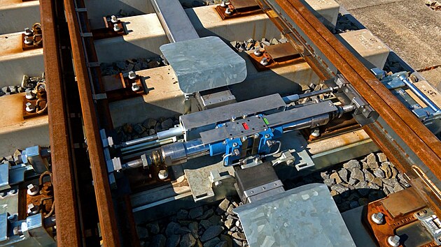 Z nat��en� 155. d�lu magaz�nu POZOR VLAK, DT - v�hybk�rna a stroj�rna