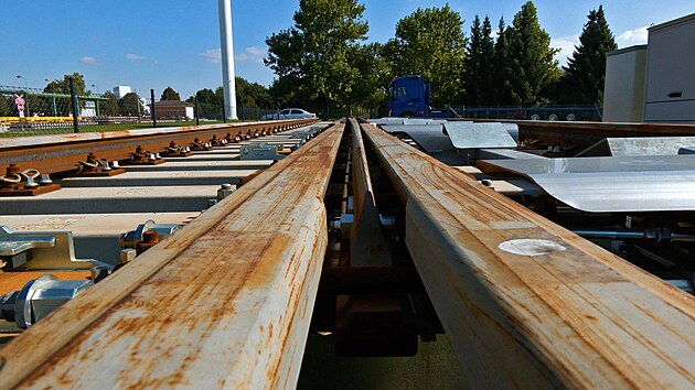 Z nat��en� 155. d�lu magaz�nu POZOR VLAK, DT - v�hybk�rna a stroj�rna