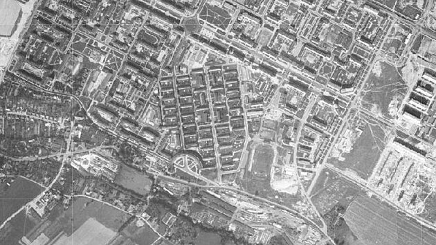 Ostrava-Poruba se rychle rozrostla. U� v roce 1966 byly hotov� �ty�i obvody a...